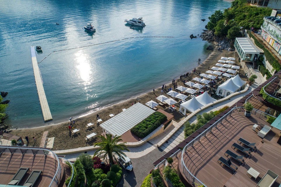 Moët & Chandon Beach & Bar 7