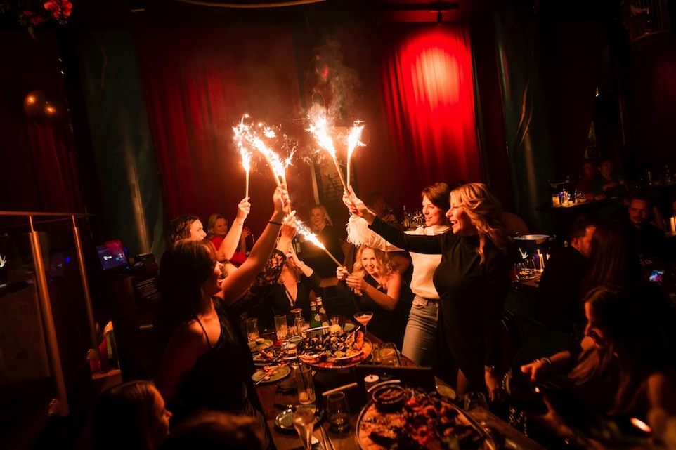 Baila Show & Dining 2 Baila Show & Dining 2